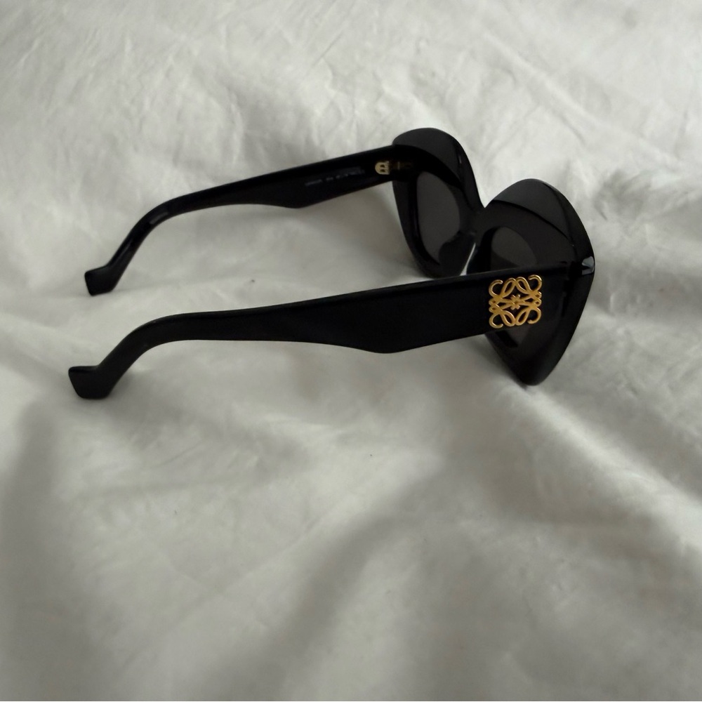 Loewe Black Cat-Eye Sunglasses with Gold Details - Picture 5 of 8
